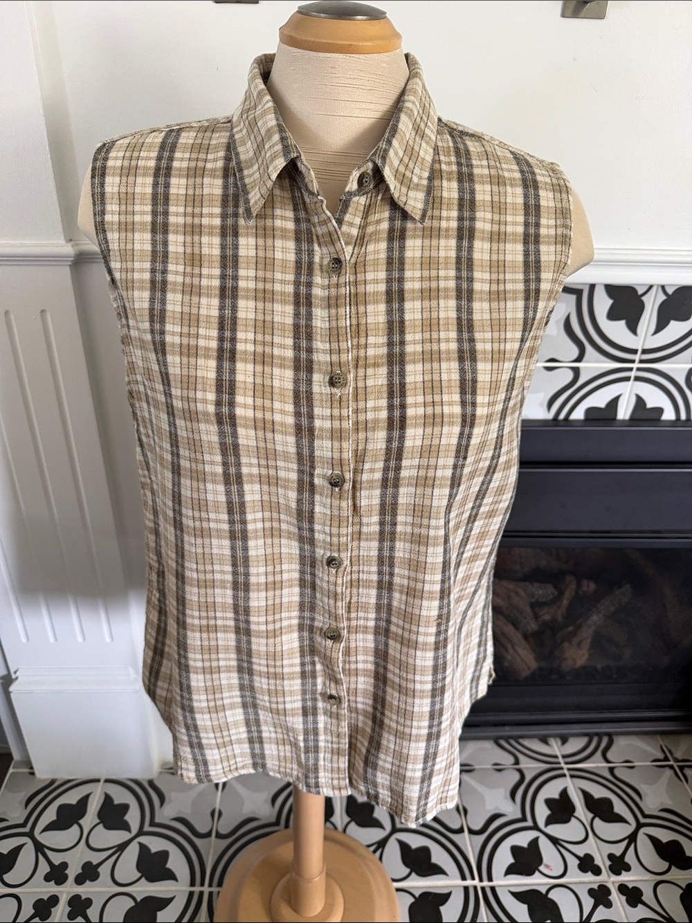 100% cotton Northern Reflections Sleeveless Plaid Button-Down Shirt - Beige Brow